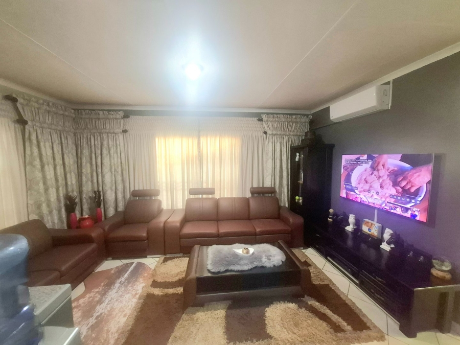 To Let 3 Bedroom Property for Rent in The Orchards Gauteng