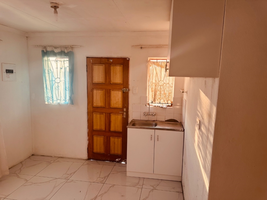 To Let 1 Bedroom Property for Rent in Naturena Gauteng