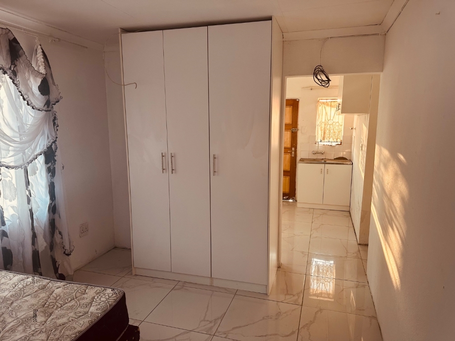 To Let 1 Bedroom Property for Rent in Naturena Gauteng