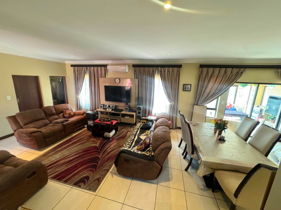 4 Bedroom Property for Sale in Thatchfield Estate Gauteng