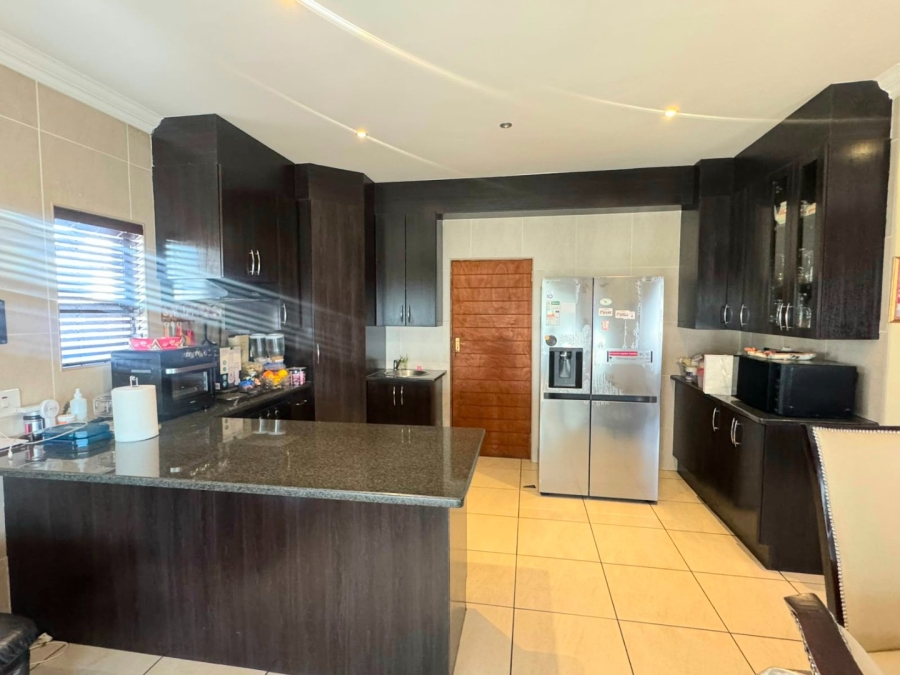 4 Bedroom Property for Sale in Thatchfield Estate Gauteng