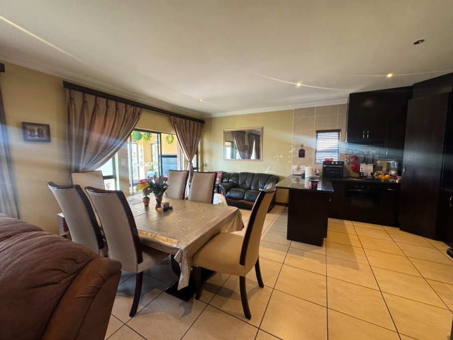 4 Bedroom Property for Sale in Thatchfield Estate Gauteng