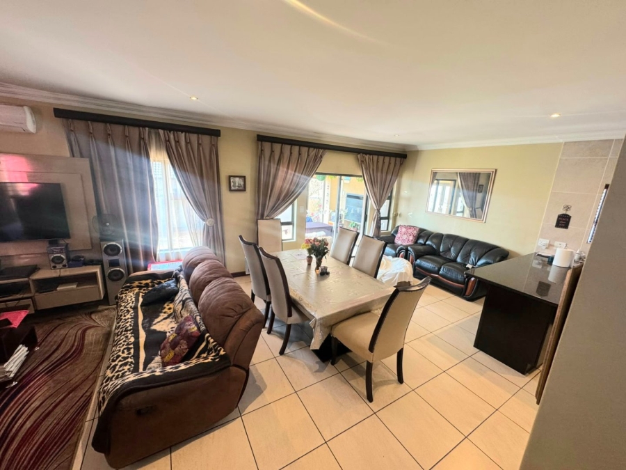 4 Bedroom Property for Sale in Thatchfield Estate Gauteng