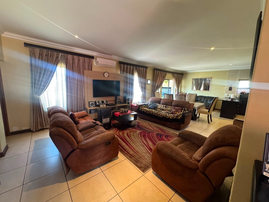 4 Bedroom Property for Sale in Thatchfield Estate Gauteng