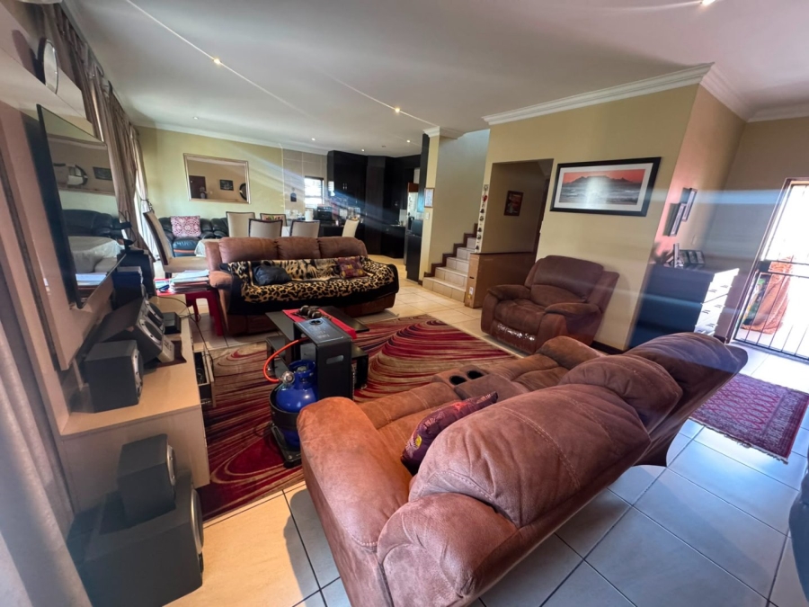 4 Bedroom Property for Sale in Thatchfield Estate Gauteng