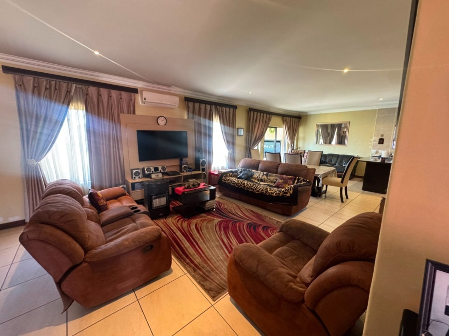 4 Bedroom Property for Sale in Thatchfield Estate Gauteng