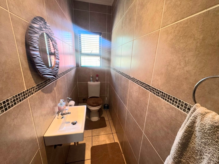 4 Bedroom Property for Sale in Thatchfield Estate Gauteng