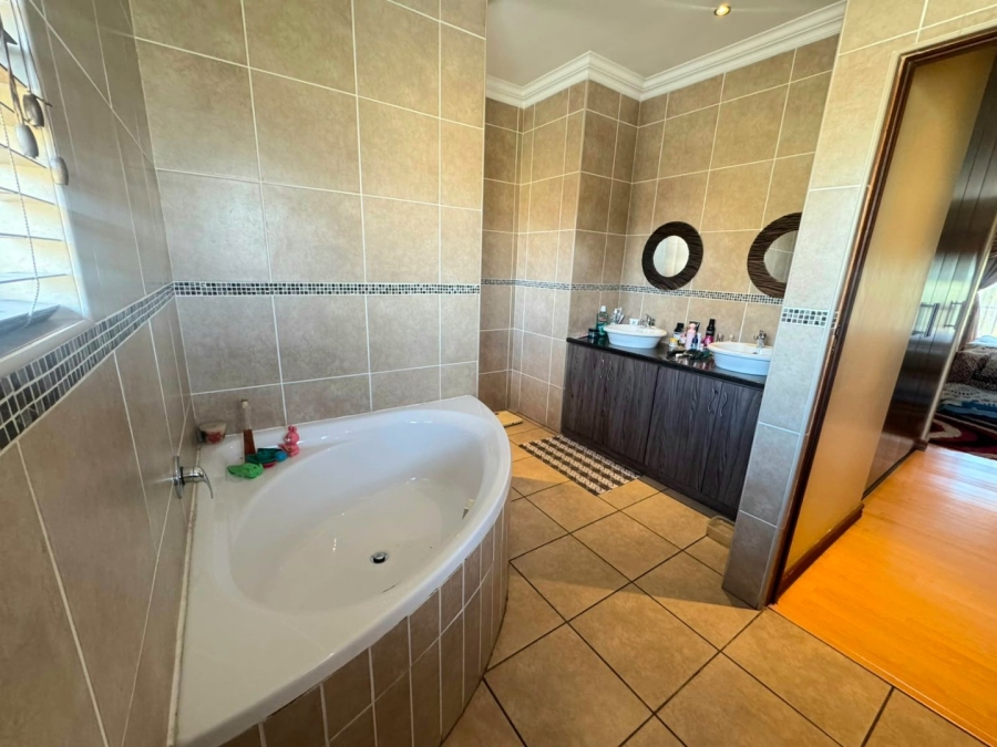 4 Bedroom Property for Sale in Thatchfield Estate Gauteng