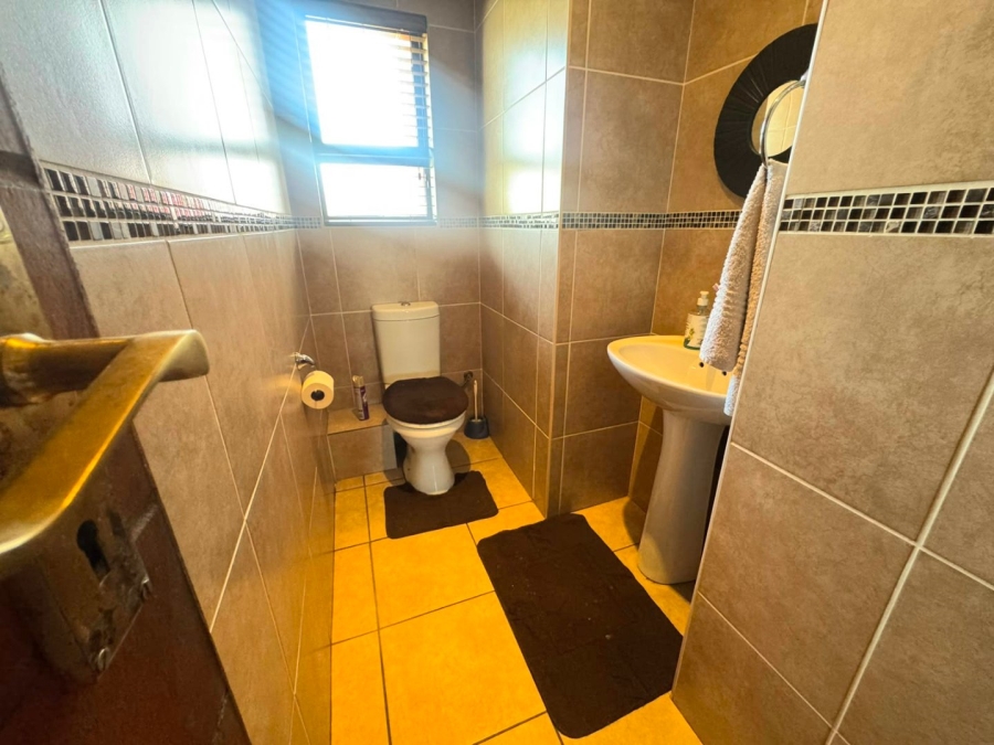 4 Bedroom Property for Sale in Thatchfield Estate Gauteng