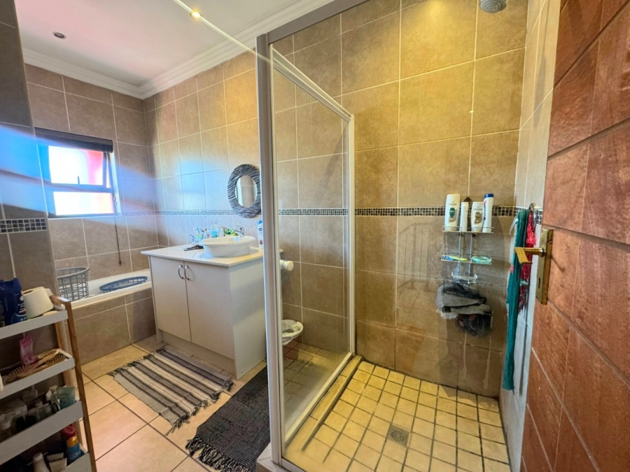 4 Bedroom Property for Sale in Thatchfield Estate Gauteng