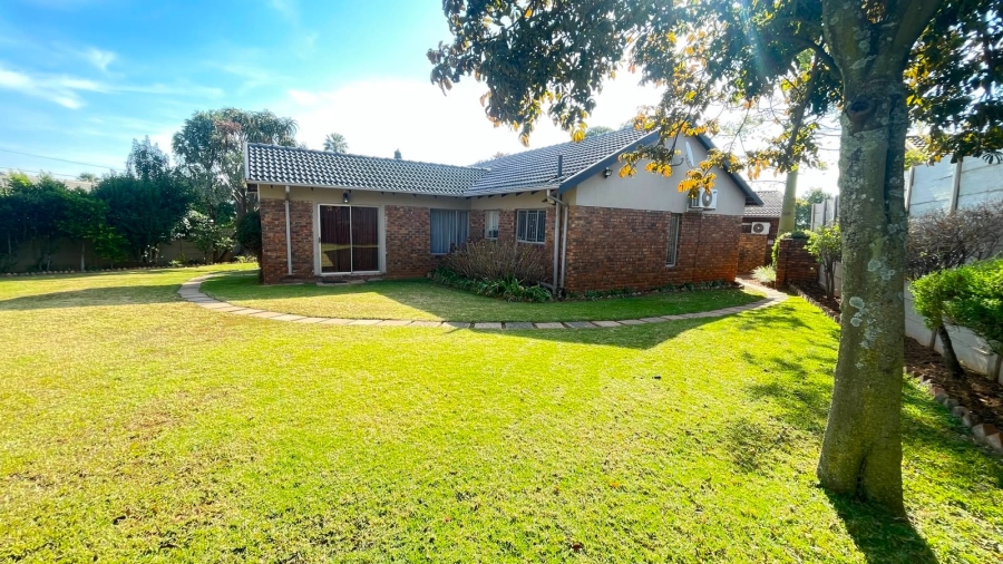 6 Bedroom Property for Sale in The Reeds Gauteng