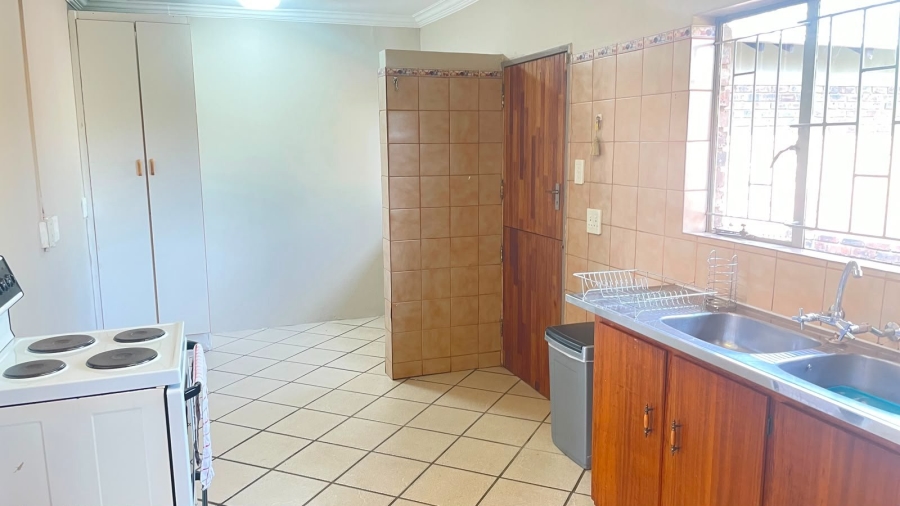 6 Bedroom Property for Sale in The Reeds Gauteng