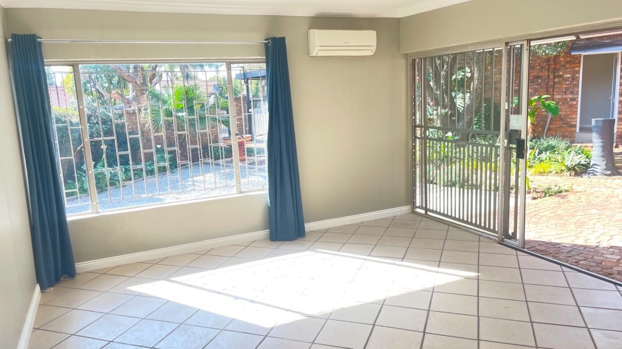 6 Bedroom Property for Sale in The Reeds Gauteng