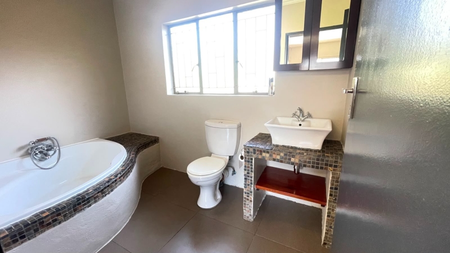 6 Bedroom Property for Sale in The Reeds Gauteng