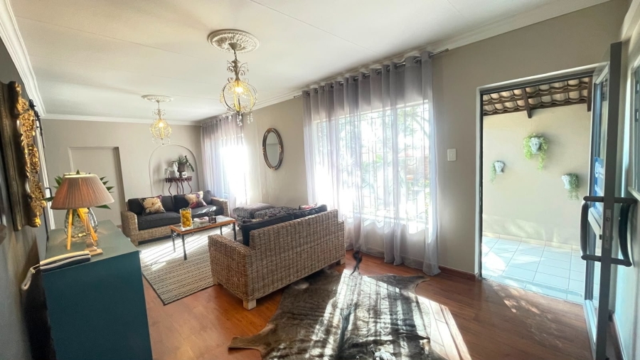 6 Bedroom Property for Sale in The Reeds Gauteng