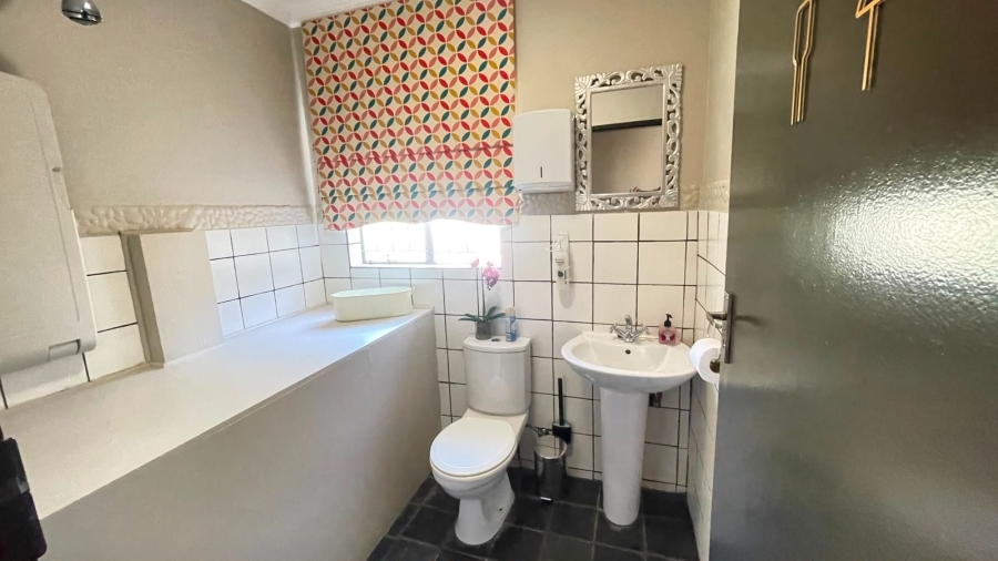 6 Bedroom Property for Sale in The Reeds Gauteng