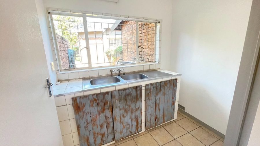 6 Bedroom Property for Sale in The Reeds Gauteng