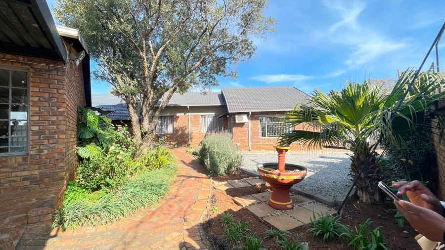6 Bedroom Property for Sale in The Reeds Gauteng