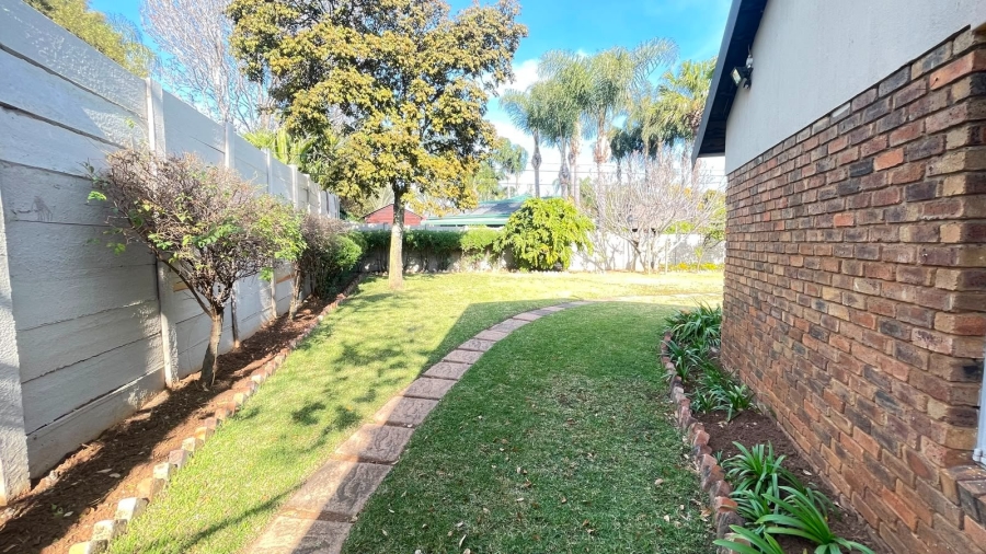 6 Bedroom Property for Sale in The Reeds Gauteng