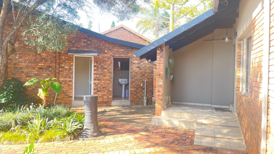 6 Bedroom Property for Sale in The Reeds Gauteng