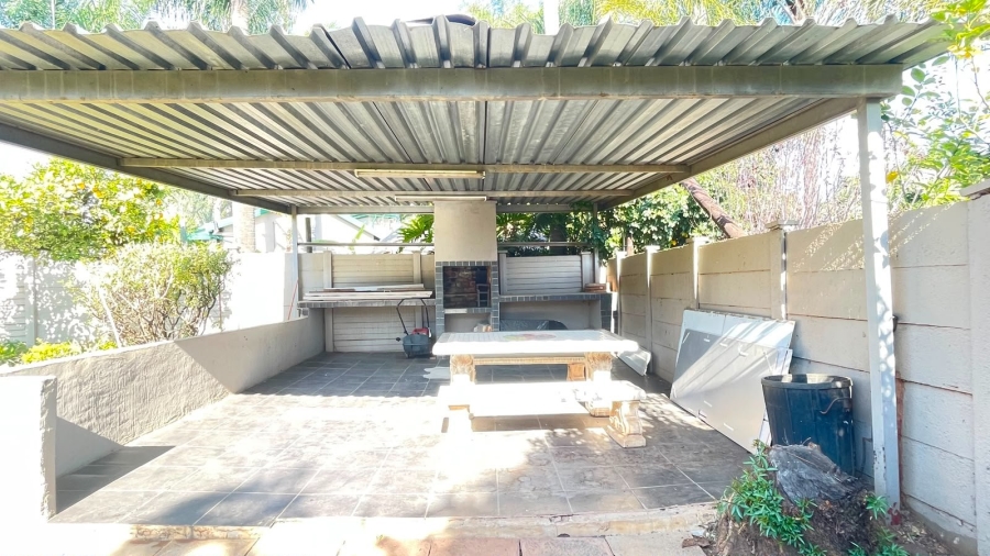 6 Bedroom Property for Sale in The Reeds Gauteng