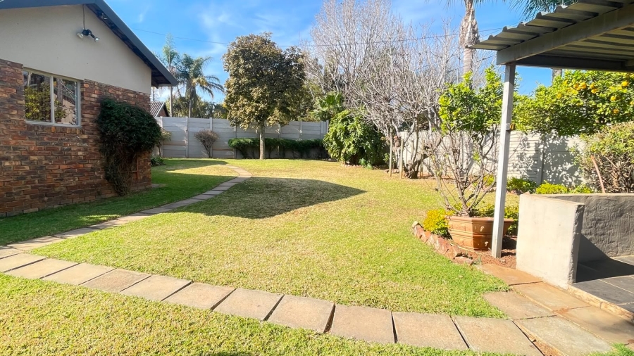 6 Bedroom Property for Sale in The Reeds Gauteng