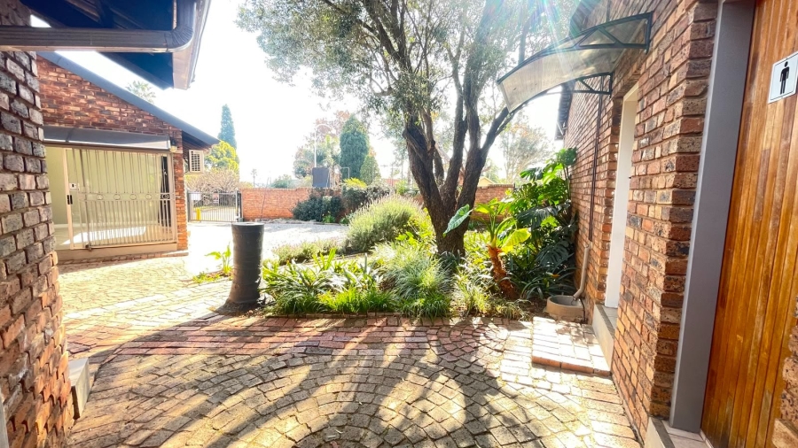 6 Bedroom Property for Sale in The Reeds Gauteng