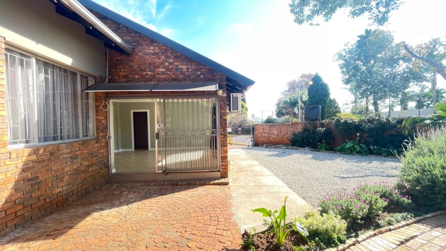 6 Bedroom Property for Sale in The Reeds Gauteng