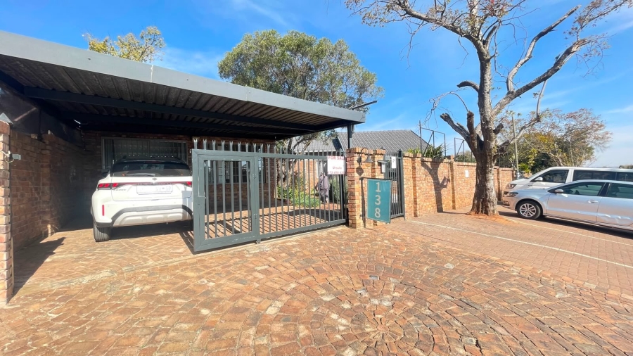 6 Bedroom Property for Sale in The Reeds Gauteng