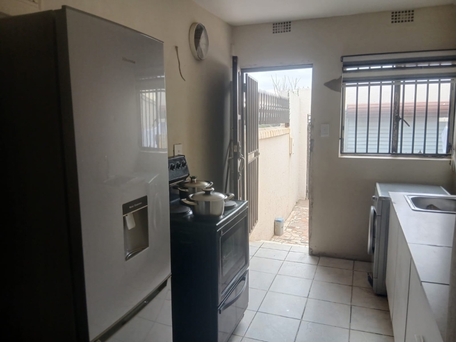 2 Bedroom Property for Sale in Meadowlands Gauteng