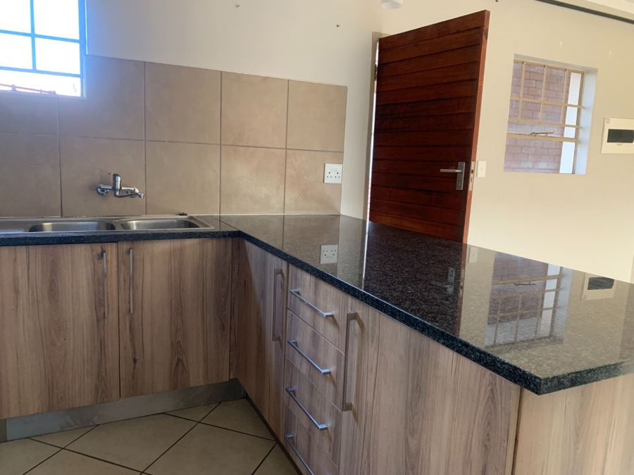 2 Bedroom Property for Sale in Monavoni Gauteng