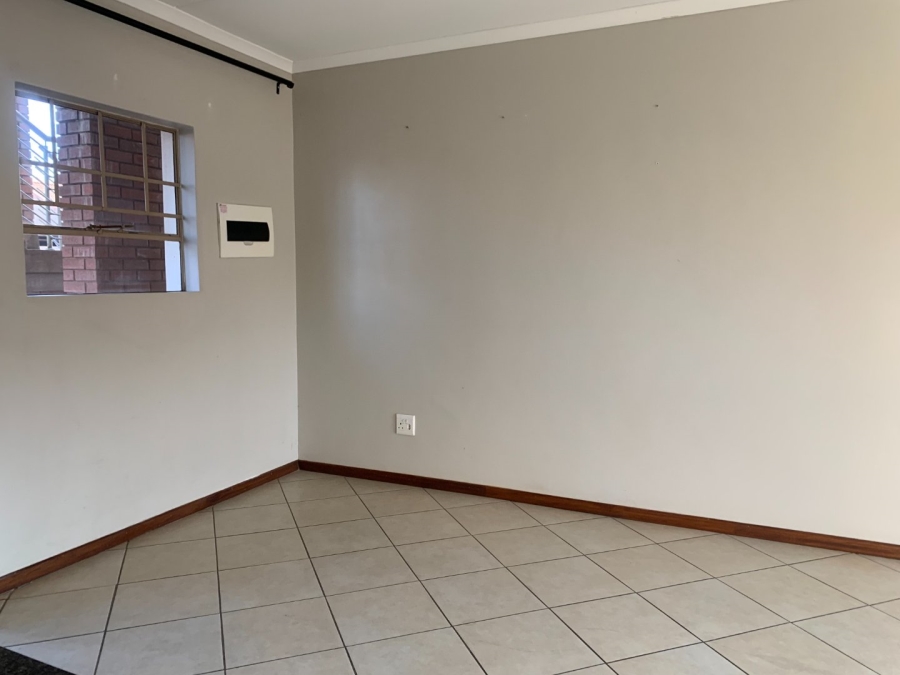 2 Bedroom Property for Sale in Monavoni Gauteng
