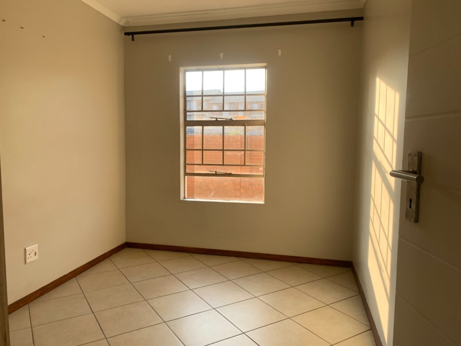 2 Bedroom Property for Sale in Monavoni Gauteng