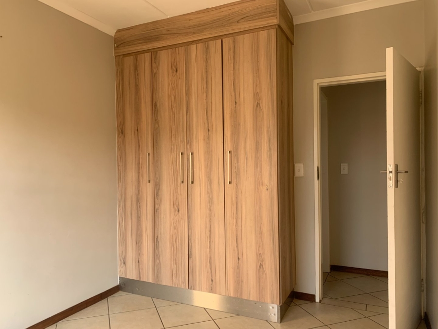 2 Bedroom Property for Sale in Monavoni Gauteng