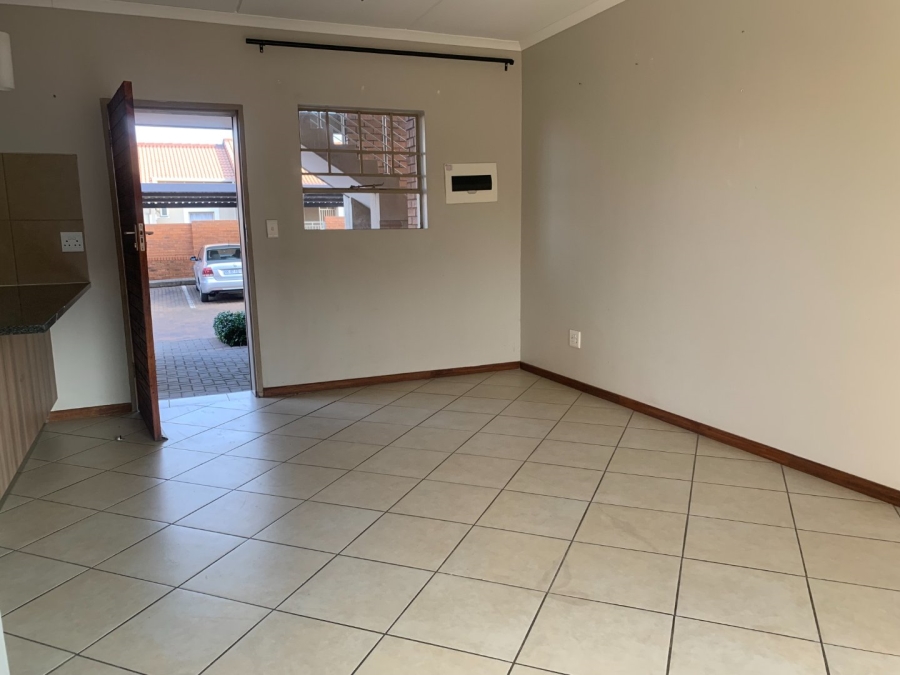 2 Bedroom Property for Sale in Monavoni Gauteng