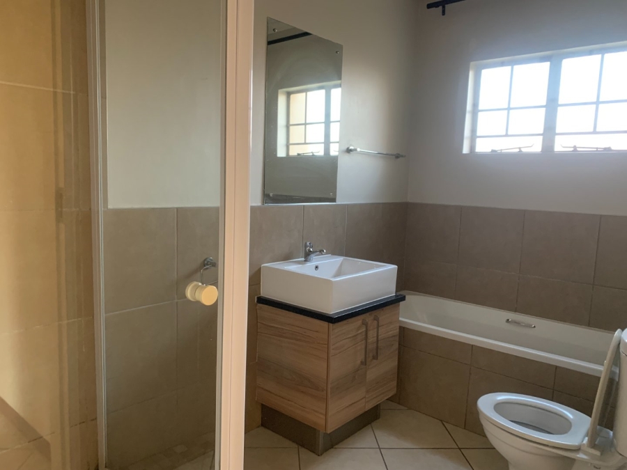 2 Bedroom Property for Sale in Monavoni Gauteng