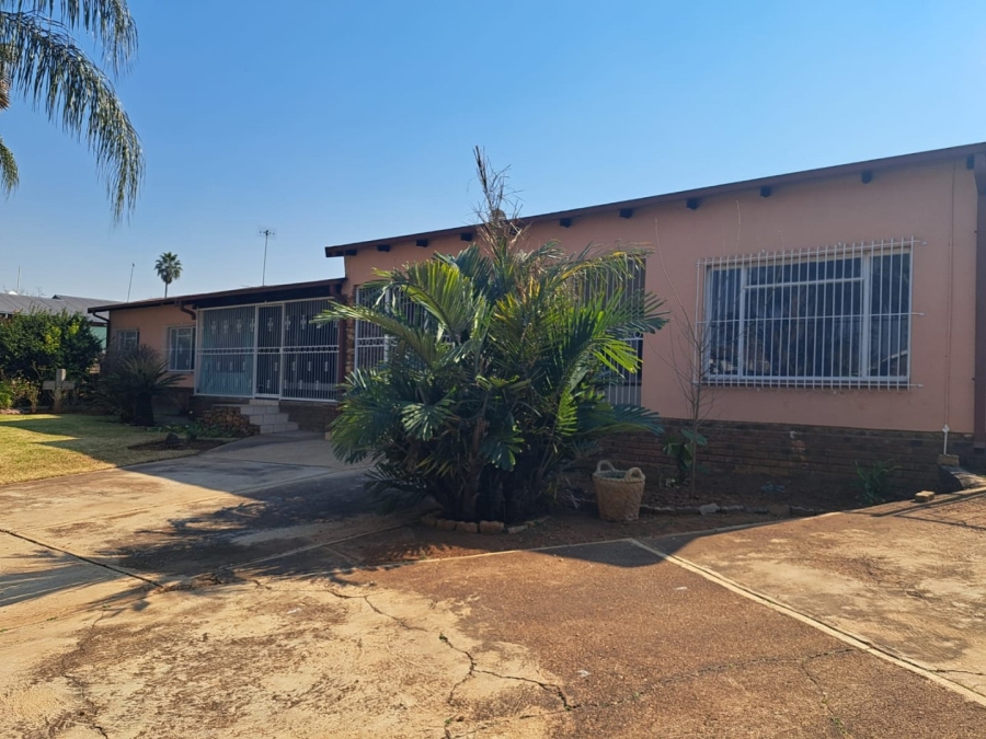 7 Bedroom Property for Sale in Danville Gauteng