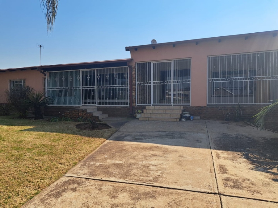 7 Bedroom Property for Sale in Danville Gauteng