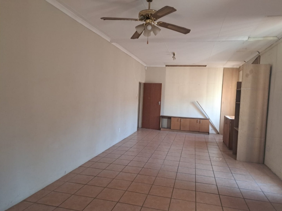 7 Bedroom Property for Sale in Danville Gauteng