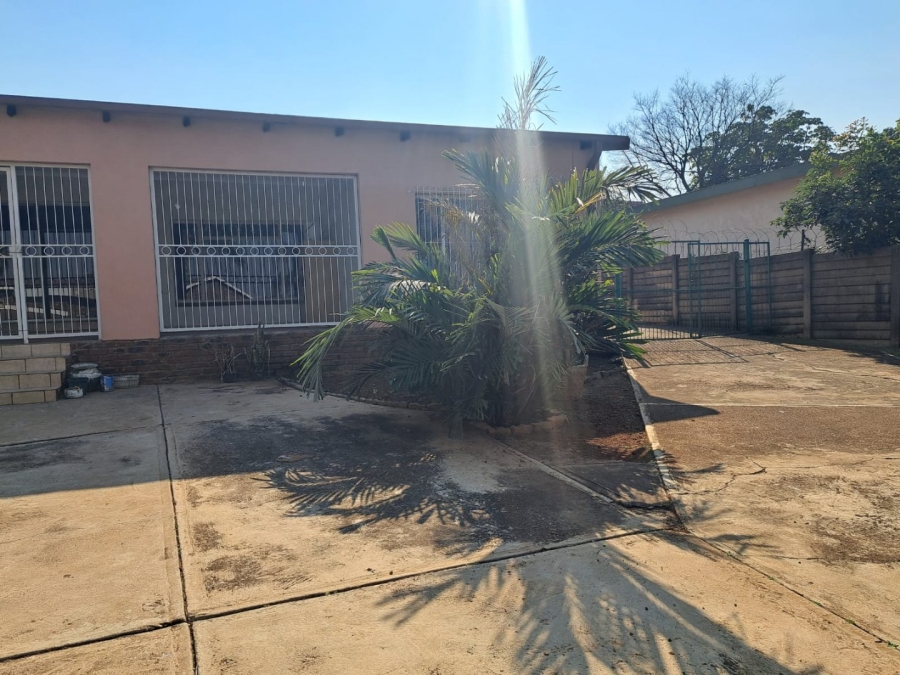 7 Bedroom Property for Sale in Danville Gauteng