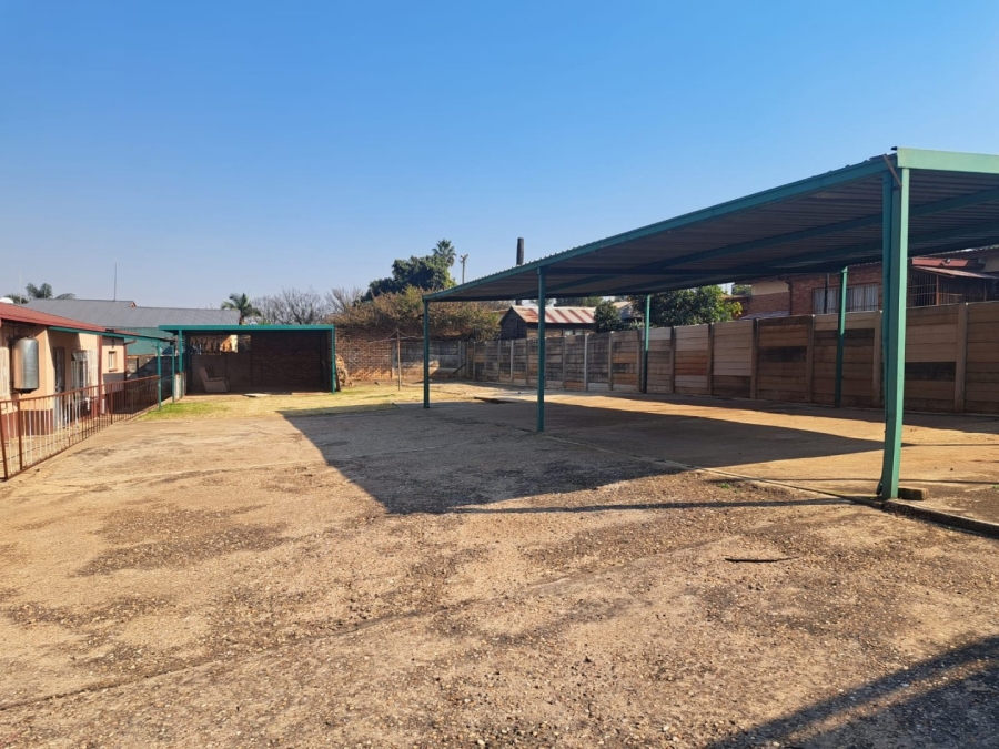 7 Bedroom Property for Sale in Danville Gauteng