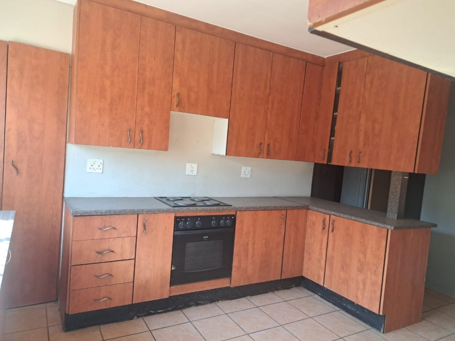 7 Bedroom Property for Sale in Danville Gauteng