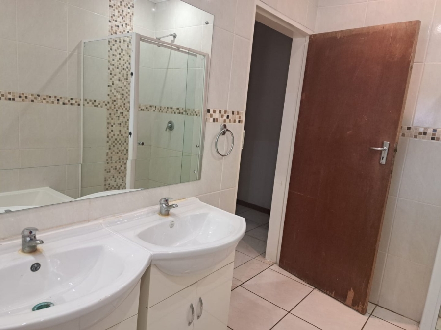 7 Bedroom Property for Sale in Danville Gauteng