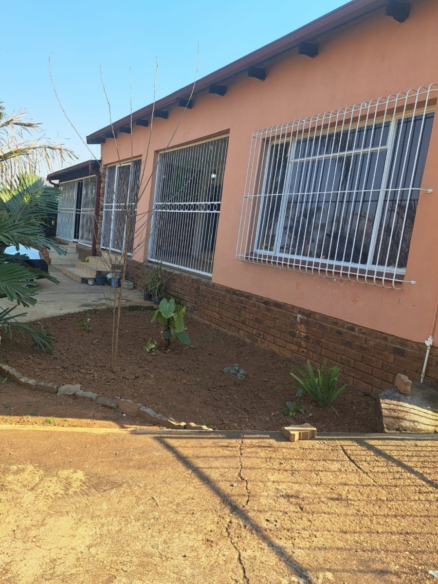 7 Bedroom Property for Sale in Danville Gauteng