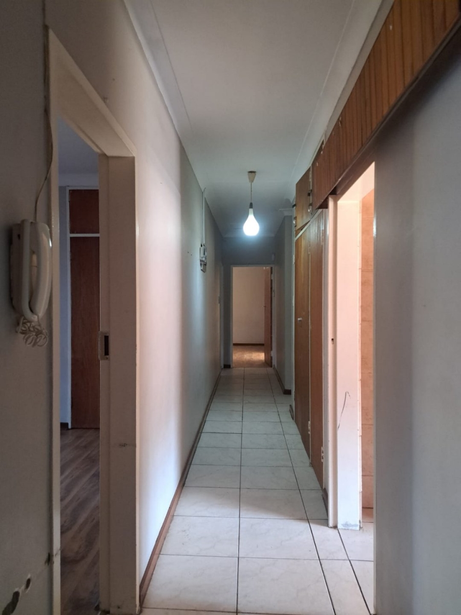 7 Bedroom Property for Sale in Danville Gauteng