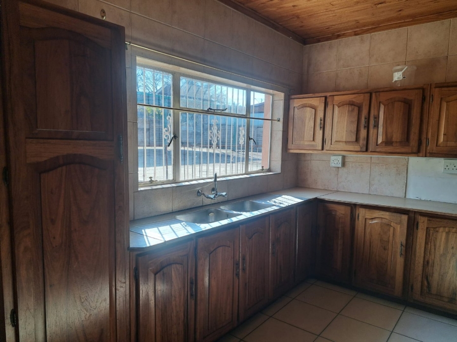 7 Bedroom Property for Sale in Danville Gauteng