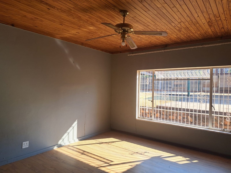 7 Bedroom Property for Sale in Danville Gauteng