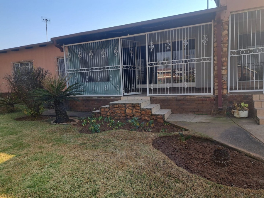 7 Bedroom Property for Sale in Danville Gauteng