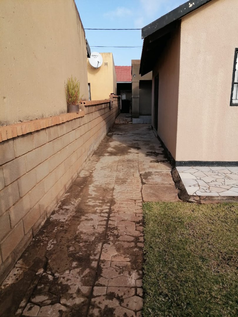 2 Bedroom Property for Sale in East Field Gauteng