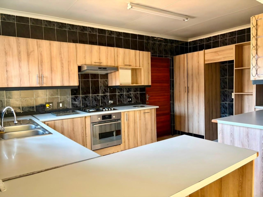 To Let 3 Bedroom Property for Rent in Bassonia Gauteng